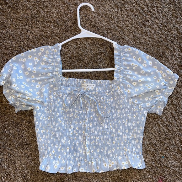 Puff sleeved daisy top - Picture 1 of 3